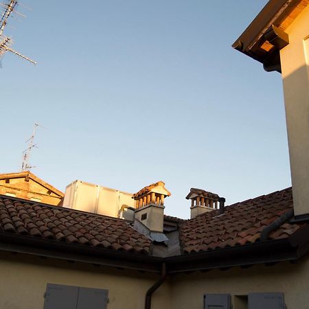 Casa Viola, Deliziosa Mansarda In Centro Storico Módena Exterior foto