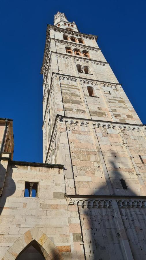 Casa Viola, Deliziosa Mansarda In Centro Storico Módena Exterior foto