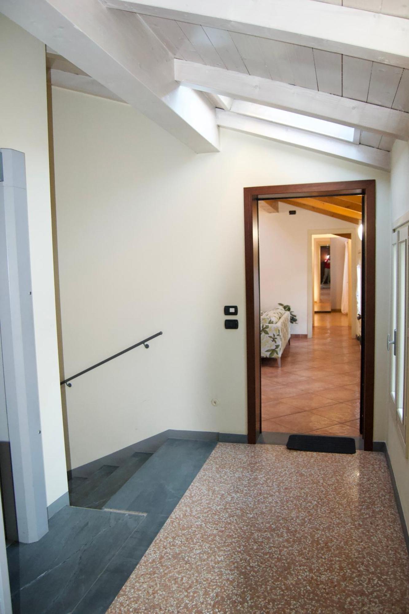 Casa Viola, Deliziosa Mansarda In Centro Storico Módena Exterior foto